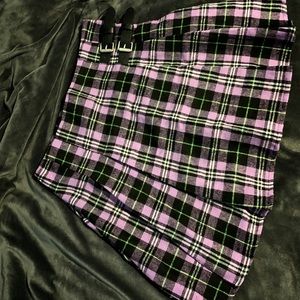 Plaid pleated mini skirt with buckles